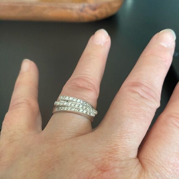 925 Sterling Silver Ring with White Stones - Size 7 - Picture 3 of 4